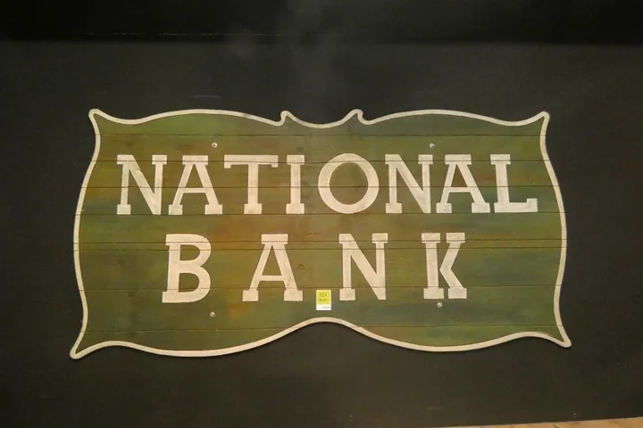 Schild NATIONAL BANK Maße in cm ca. 238 x 122